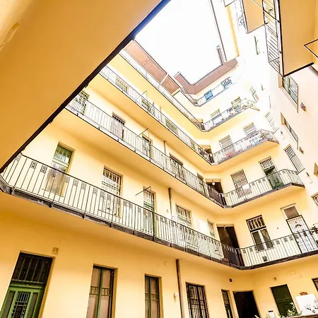 Апартаменты Mickey's Flat Close To Whale